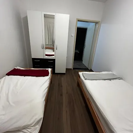 Crljenko Apartamento *
